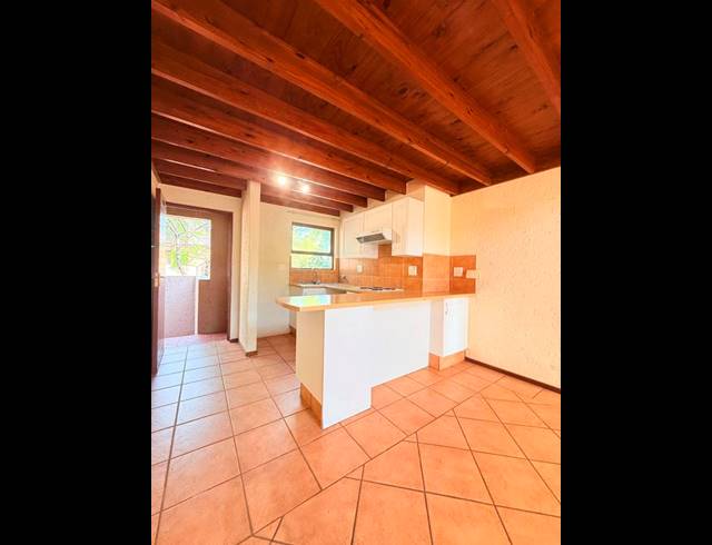 2 BEDROOM APARTMENT FOR SALE IN SUNNINGHILL